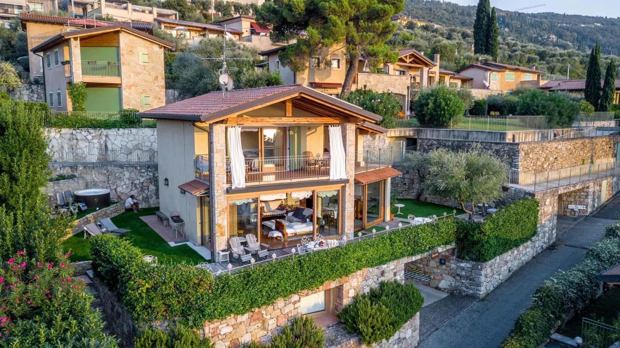 Villa Casa Antichità à Torri Del Benaco Extérieur photo