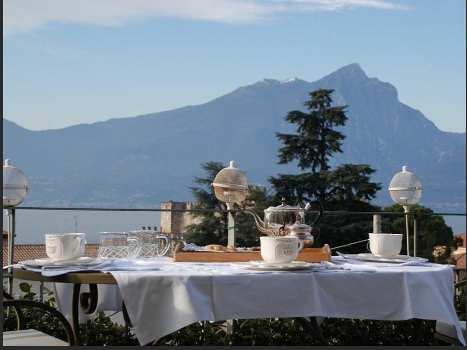 Villa Casa Antichità à Torri Del Benaco Extérieur photo
