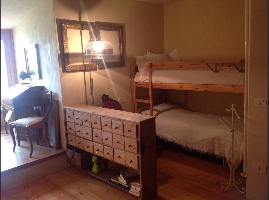 Villa Casa Antichità à Torri Del Benaco Chambre photo